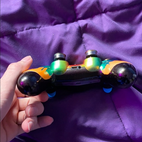 Custom Rainbow PS4 Controller - Picture 5 of 6